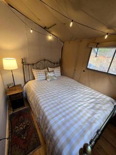 Spacious Safari Tent Surrounded by Nature for a Peaceful Family Escape in Trenton, Georgia - New England - 0