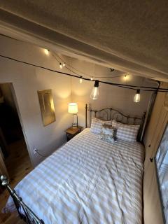 Spacious Safari Tent Surrounded by Nature for a Peaceful Family Escape in Trenton, Georgia - New England - 3