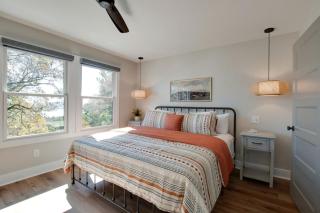 Pet-Friendly Cabin Ideal for Families with Jacuzzi and Lake Views in Alabama - - 4