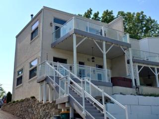 Incredible Waterfront Villa with Stunning Sights in Gary, Indiana - Miller - 0