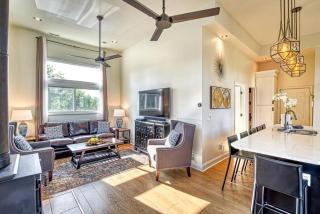 Incredible Waterfront Villa with Stunning Sights in Gary, Indiana - Miller - 8
