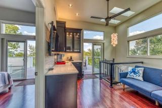 Incredible Waterfront Villa with Stunning Sights in Gary, Indiana - Miller - 6