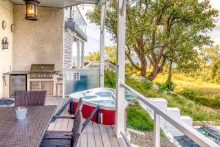 Incredible Waterfront Villa with Stunning Sights in Gary, Indiana - Miller - 4