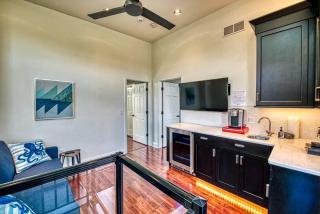 Incredible Waterfront Villa with Stunning Sights in Gary, Indiana - Miller - 3