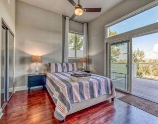 Incredible Waterfront Villa with Stunning Sights in Gary, Indiana - Miller - 2