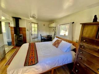 Petite Log Cabin on Organic Farm in New Mexico - San Cristobal - 7