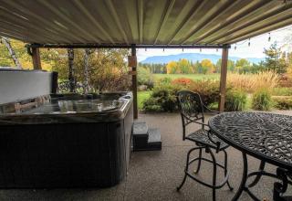 Picturesque Cabin with Hot-Tub and Ping Pong Table in Montana - 9