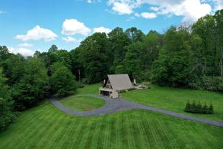Fantastic A-Frame Cabin for a Couples' Getaway near Robesonia, Pennsylvania - 5