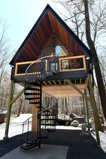 eco-friendly-solar-powered-a-frame-treehouse-with-hot-tub-and-private-dock-on-littlefield-pond-near-wells-maine - Sanford - 8