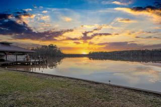 Ultimate Lakefront Cabin with Outdoor Pool in Georgia - Resseaus Crossroads - 0