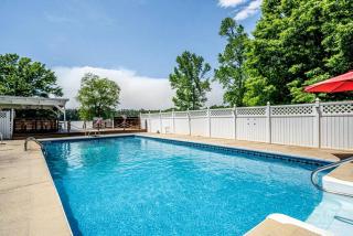 Ultimate Lakefront Cabin with Outdoor Pool in Georgia - Resseaus Crossroads - 9