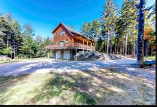 Rustic Spacious Cabin with Cozy Indoor and Outdoor in Maine - 0
