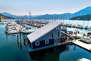 Unique Floating Home on Lake Pend O'reille near Coeur d’Alene, Perfect for a Weekend on the Water - Bayview - 0