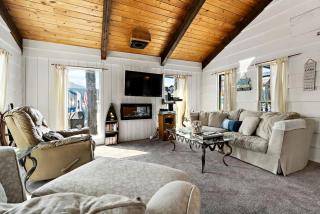 Unique Floating Home on Lake Pend O'reille near Coeur d’Alene, Perfect for a Weekend on the Water - Bayview - 6