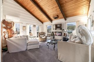 Unique Floating Home on Lake Pend O'reille near Coeur d’Alene, Perfect for a Weekend on the Water - Bayview - 5