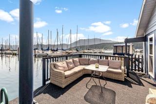 Unique Floating Home on Lake Pend O'reille near Coeur d’Alene, Perfect for a Weekend on the Water - 5