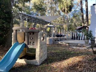 Embrace Nature in this Cottage Nestled Amidst Trees in Dunnellon, Florida - Dunnellon - 8
