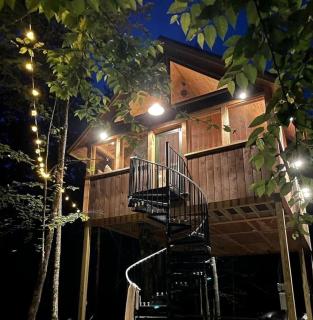 Luxurious Tree House with Hot Tub and Firepit, Perched over Littlefield Pond, Perfect for a Relaxing Weekend Getaway near Portland, Maine - 0
