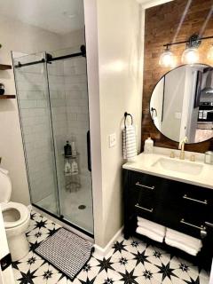 Outstanding Lakefront Cottage with Fire Pit in Cadiz, Kentucky - Aurora - 4