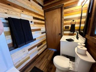 Incredible Lakefront Cabin for a Wonderful Family Adventure in Nature in Hemphill, Texas - 1