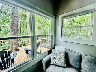 Breathtaking Treehouse with Barbecue and Hot-tub in Scottsboro, Alabama - - 1