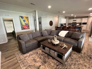 Spacious Vacation Rental with Stunning Lake Views from the Incredible Deck for an Amazing Getaway in Sabine National Forest in Hemphill, Texas - 9