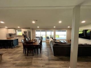 Spacious Vacation Rental with Stunning Lake Views from the Incredible Deck for an Amazing Getaway in Sabine National Forest in Hemphill, Texas - 6