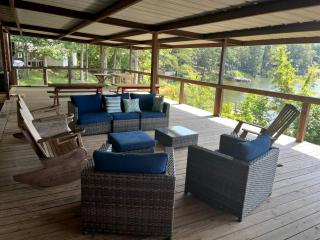 Spacious Vacation Rental with Stunning Lake Views from the Incredible Deck for an Amazing Getaway in Sabine National Forest in Hemphill, Texas - 5