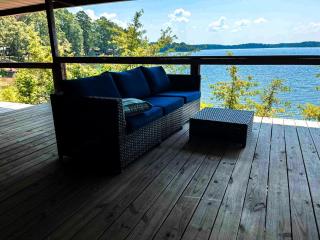 Spacious Vacation Rental with Stunning Lake Views from the Incredible Deck for an Amazing Getaway in Sabine National Forest in Hemphill, Texas - 2