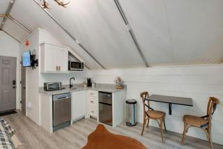 Luxury Glamping Tent with Jacuzzi on the Deck in Alabama - 8