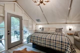 Luxury Glamping Tent with Jacuzzi on the Deck in Alabama - 1