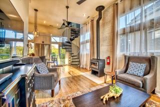 Incredible Lakefront Villa with Gorgeus Sights and Fireplace in Gary, Indiana - Gary - 6