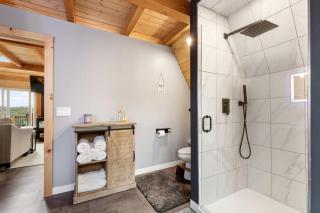 Luxurious A-Frame Cabin Nestled Among Spectacular Nature in New Hampshire - 5