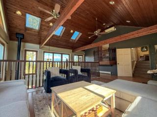 Luxurious Villa with Hot-tub, Fire Pit and Games in Gary, Indiana - 3