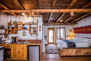 Rustic Log Cabin on Eco-Friendly Farm near Taos, New Mexico - San Cristobal - 1