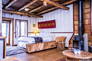Rustic Log Cabin on Eco-Friendly Farm near Taos, New Mexico - San Cristobal - 8