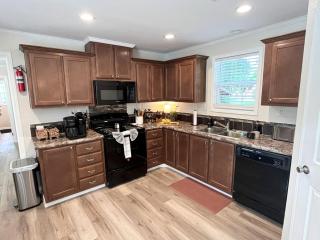 Spacious Modern Cabin on Toledo Bend Lake with Gorgeous Deck and Patio for an Amazing Family Getaway in Hemphill, Texas - Hemphill - 5