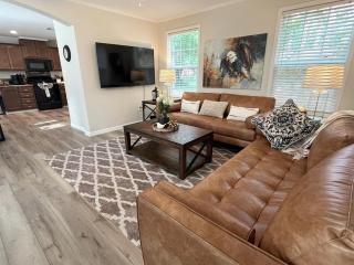 Spacious Modern Cabin on Toledo Bend Lake with Gorgeous Deck and Patio for an Amazing Family Getaway in Hemphill, Texas - 3
