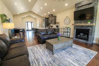 Lake Cabin with Equipped Deck and Hot-Tub in Montana - Lakeside - 5