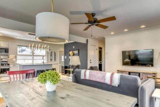 Beautiful Cottage with Hot-tub in Gary, Indiana - 3