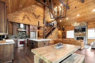 Gorgeous and Fully Equipped Cabin with Hot Tub in Duck Creek Village, Perfect for a Family Holiday in the Mountains - Duck Creek Village - 1
