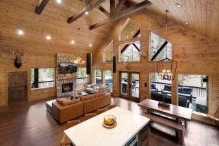 Gorgeous and Fully Equipped Cabin with Hot Tub in Duck Creek Village, Perfect for a Family Holiday in the Mountains - 2