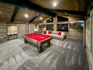 Luxurious Mountain Cabin with Sauna, Hot Tub, and Outdoor Fireplace, Perfect for a Relaxing Weekend Getaway in Utah - 5