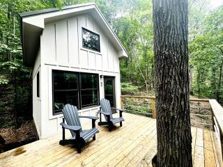 Off-grid Tree House Suitable for Four in Alabama - 0