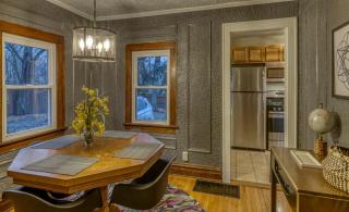 Charming Cozy Cabin with Hot-tub in Gary, Indiana - 7