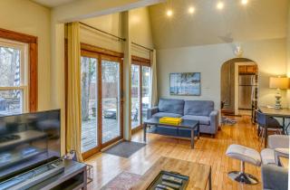Charming Cozy Cabin with Hot-tub in Gary, Indiana - 4