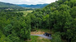 Relaxing Tiny House Nestled Amidst Trees in Madison, Virginia - 6