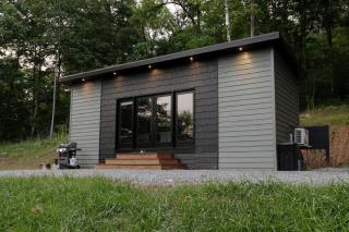 Relaxing Tiny House Nestled Amidst Trees in Madison, Virginia - 7