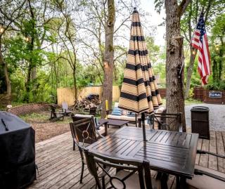Charming Cozy Cabin with Hot-tub in Gary, Indiana - Gary - 2