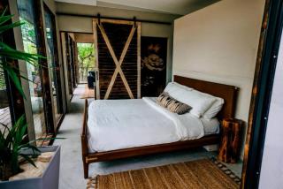 Design Tiny Cabin with Outdoor Bath and Hot-Tub in Texas - 0